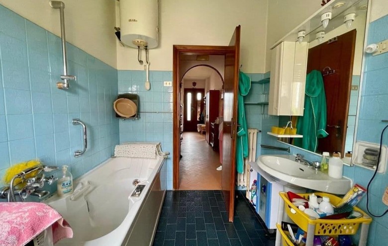 Bifamiliare in vendita a Massa