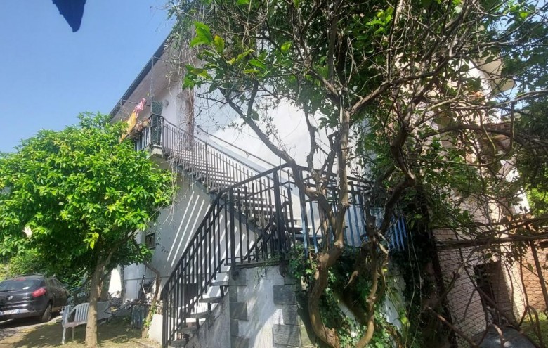 Bifamiliare in vendita a Massa