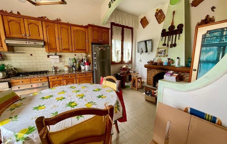 Bifamiliare in vendita a Massa