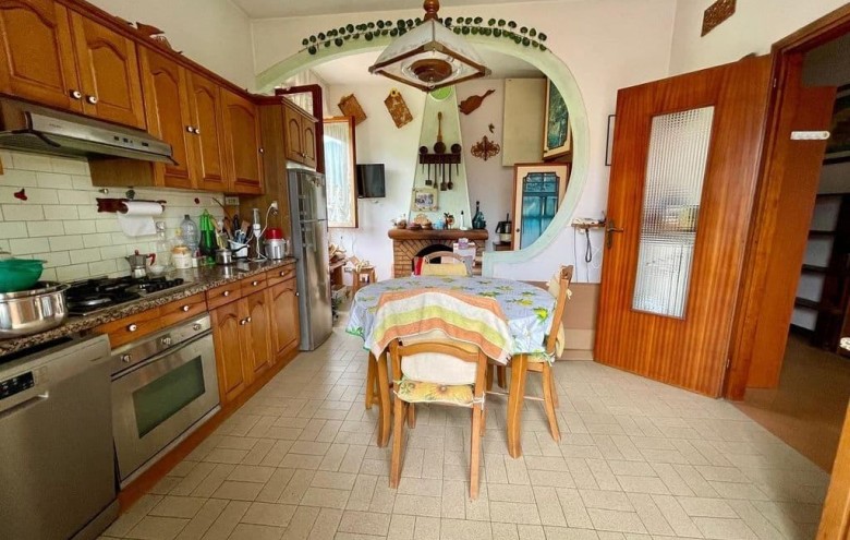 Bifamiliare in vendita a Massa