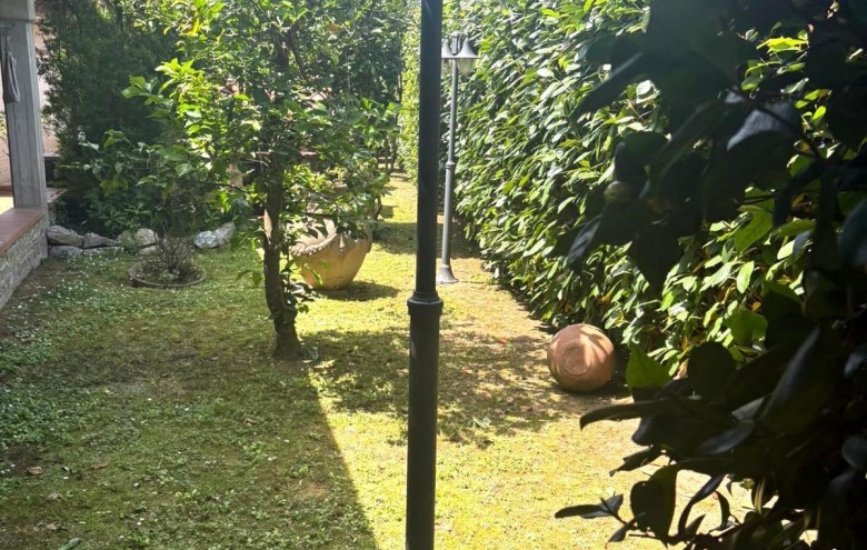 Bifamiliare in vendita a Massa