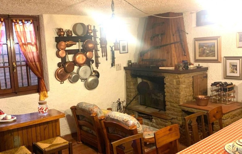 Bifamiliare in vendita a Massa