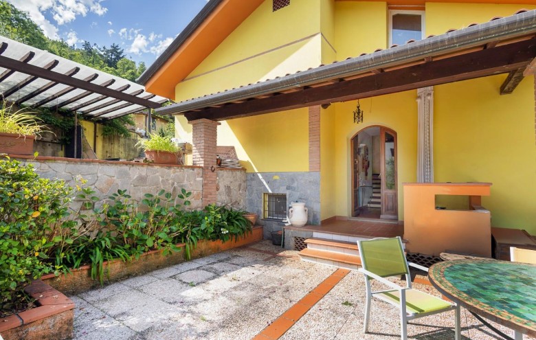 Villa singola in vendita a Massa