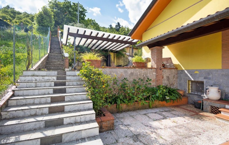 Villa singola in vendita a Massa