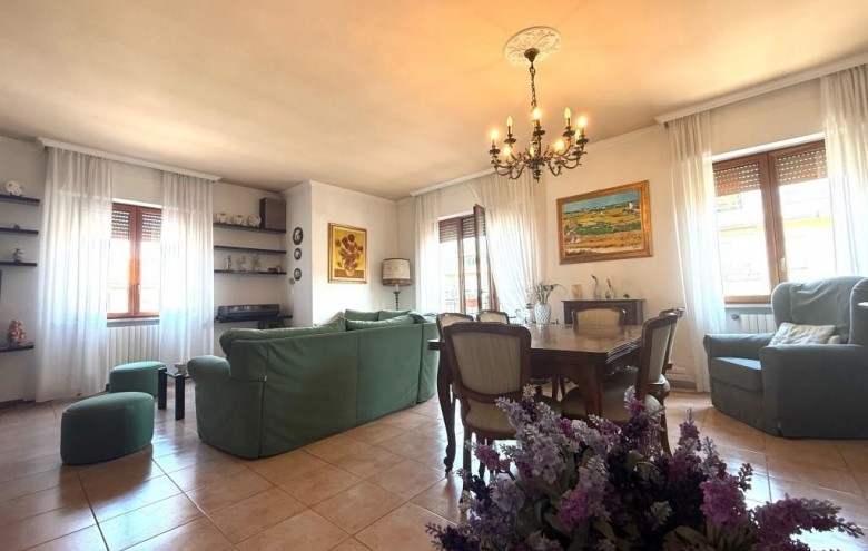 Appartamento in vendita a Massa
