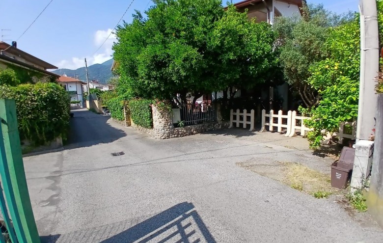 Porzione di casa in vendita a Massa