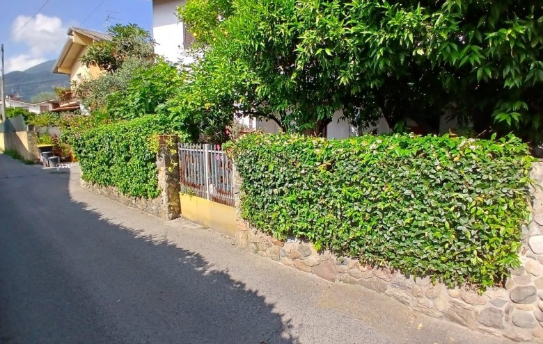 Porzione di casa in vendita a Massa