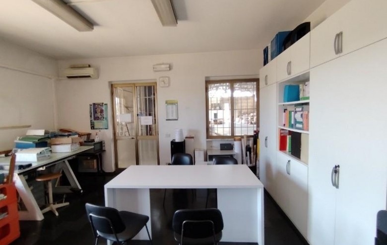 Capannone in vendita a Massa