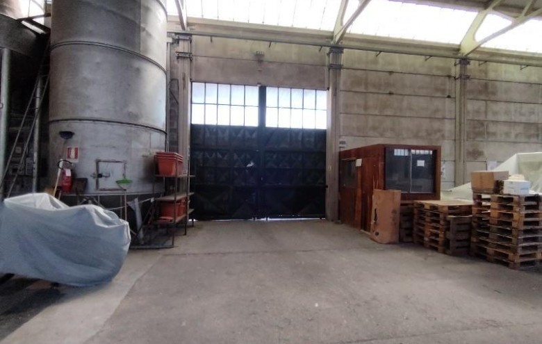 Capannone in vendita a Massa