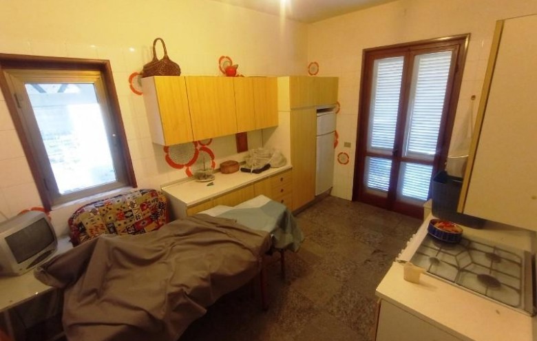 Capannone in vendita a Massa