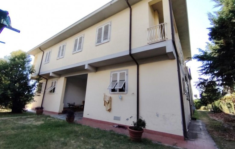 Capannone in vendita a Massa