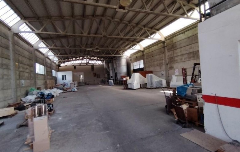 Capannone in vendita a Massa