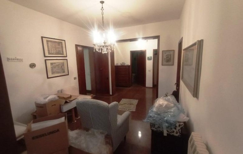 Capannone in vendita a Massa