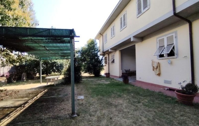 Capannone in vendita a Massa