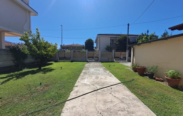 Villa singola in vendita a Massa