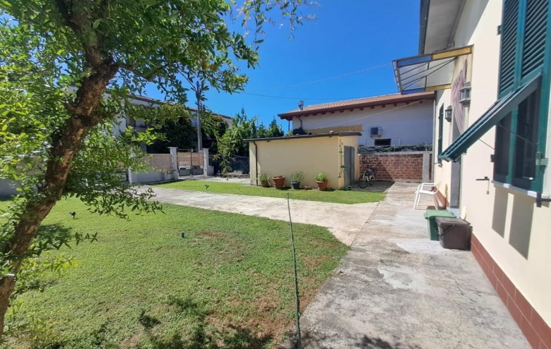 Villa singola in vendita a Massa