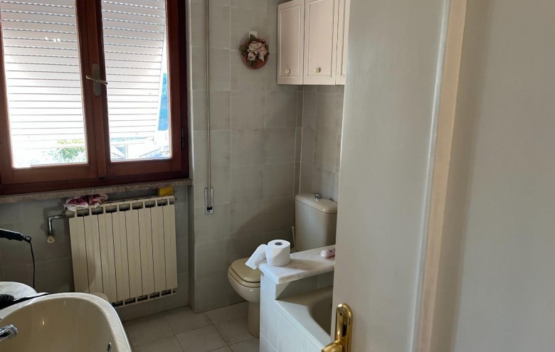 Porzione di casa in vendita a Massa