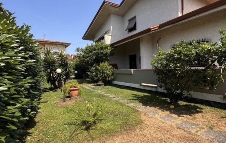 Villa singola in vendita a Massa