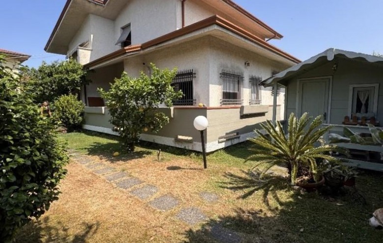 Villa singola in vendita a Massa