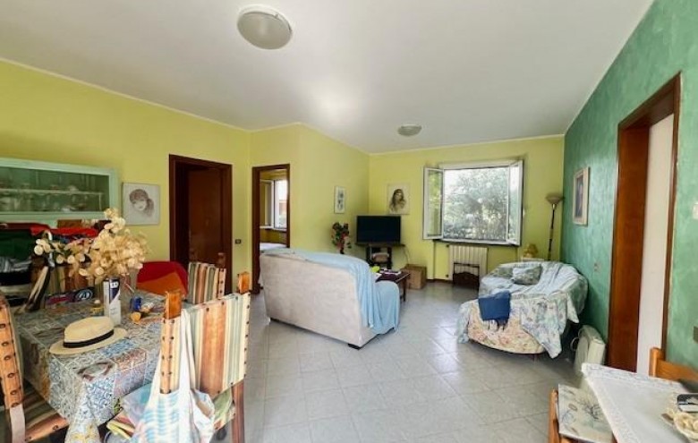 Bifamiliare in vendita a Massa