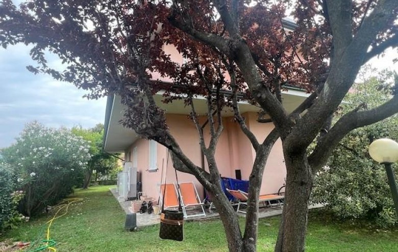 Bifamiliare in vendita a Massa