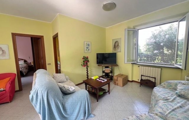 Bifamiliare in vendita a Massa