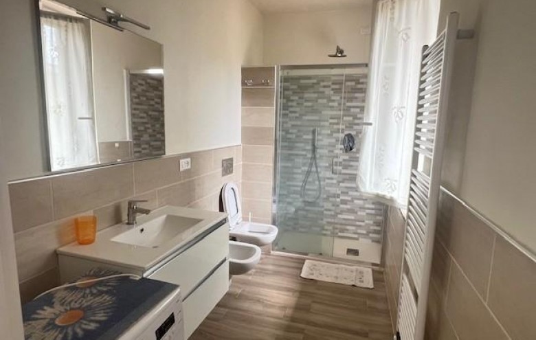 Bifamiliare in vendita a Massa