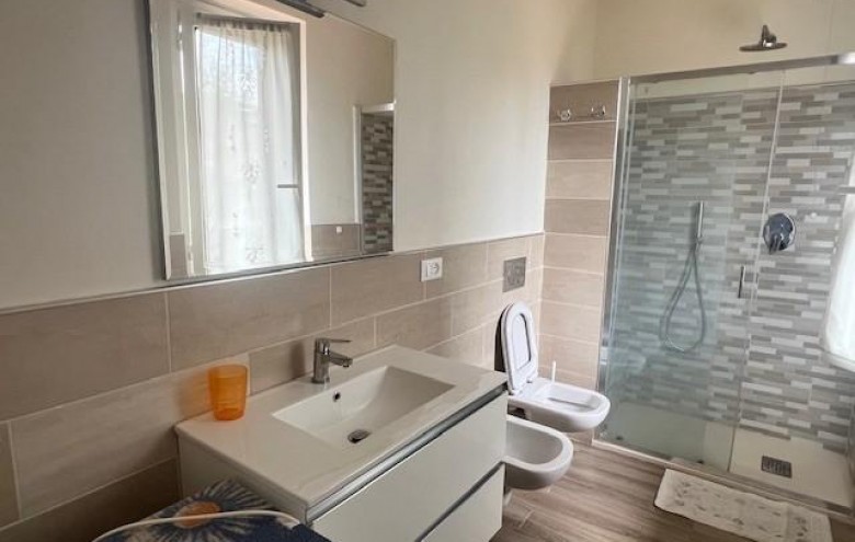 Bifamiliare in vendita a Massa