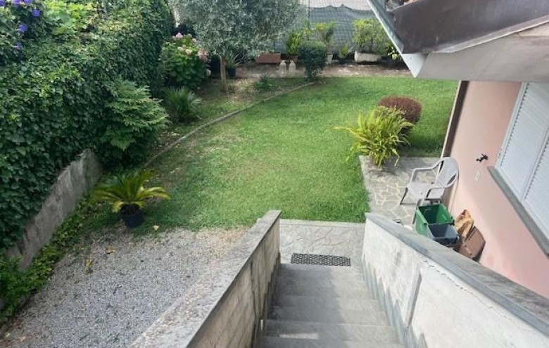 Bifamiliare in vendita a Massa