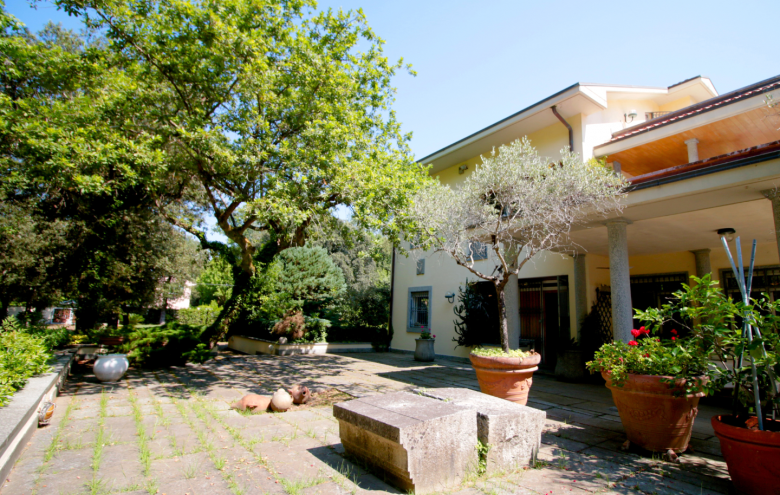 Villa singola in vendita a Massa