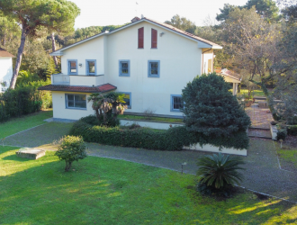 Villa singola in vendita a Poveromo