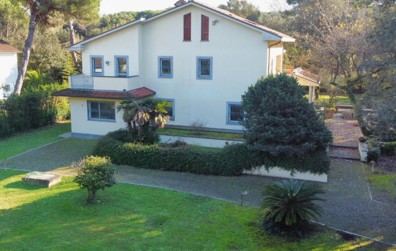 Villa singola in vendita a Massa