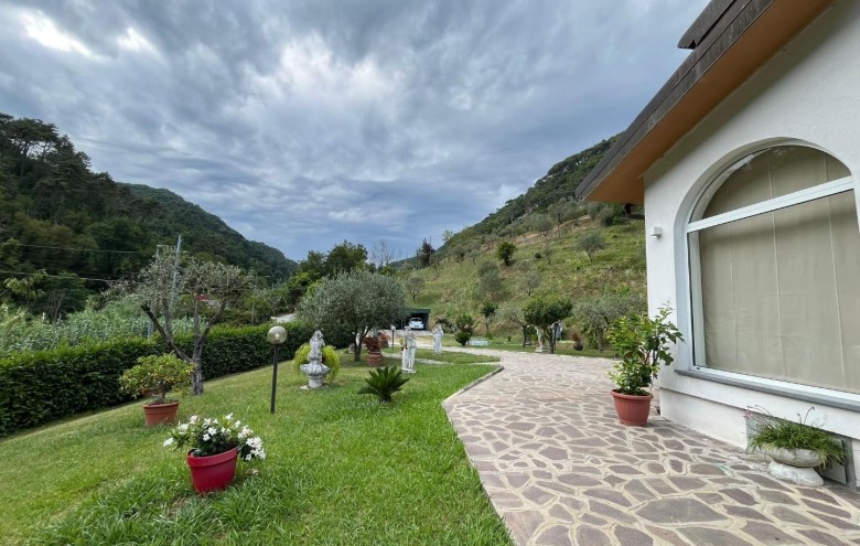 Villa singola in vendita a Massa