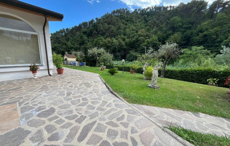 Villa singola in vendita a Massa