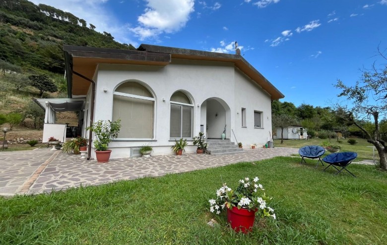 Villa singola in vendita a Massa
