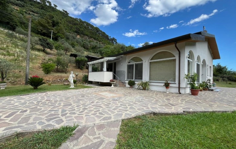 Villa singola in vendita a Massa
