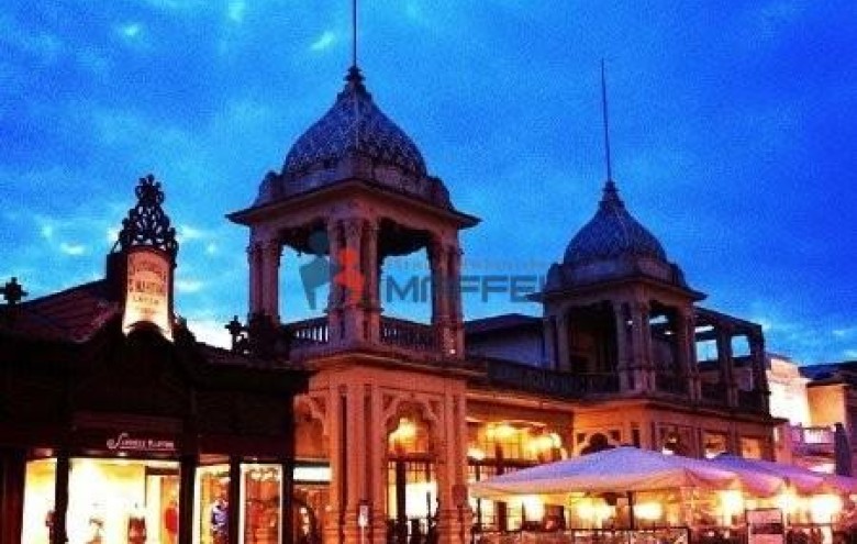 Fondo Commerciale in vendita a Viareggio
