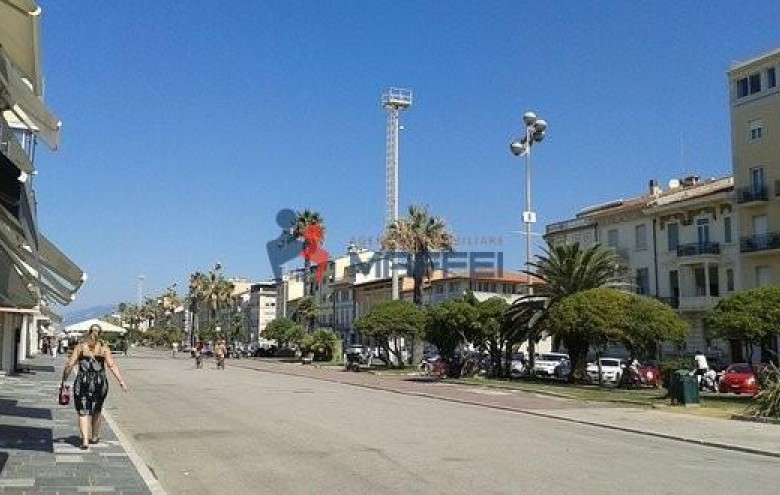 Fondo Commerciale in vendita a Viareggio