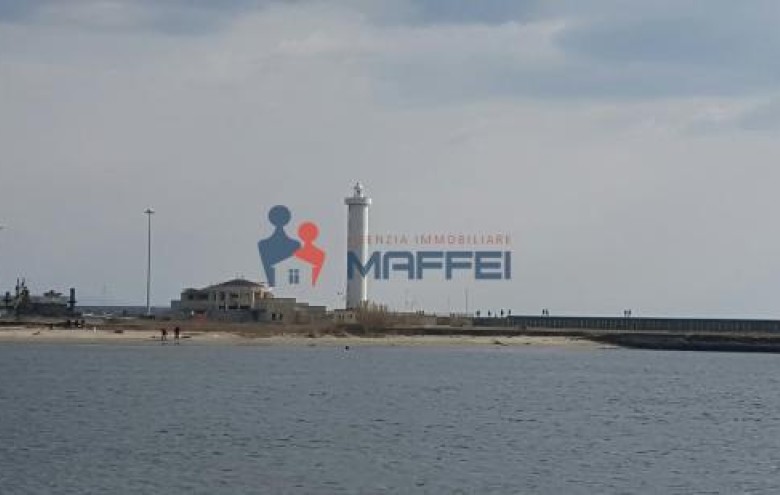 Fondo Commerciale in vendita a Viareggio