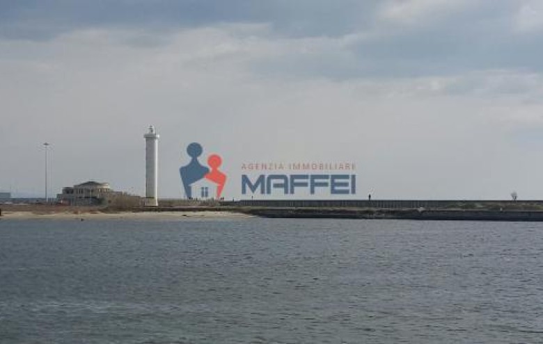 Fondo Commerciale in vendita a Viareggio