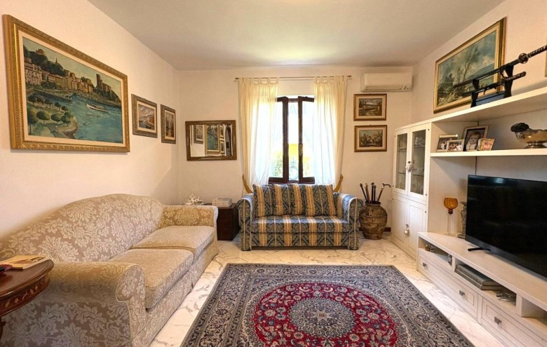 Villa singola in vendita a Massa