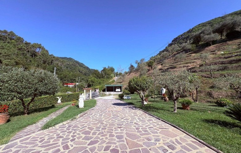 Villa singola in vendita a Massa