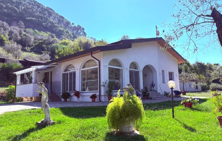 Villa singola in vendita a Massa