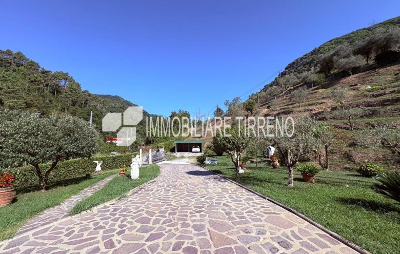 Villa singola in vendita a Massa