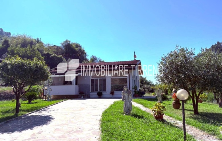 Villa singola in vendita a Massa