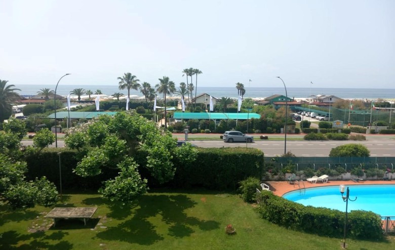 Appartamento in vendita a Montignoso