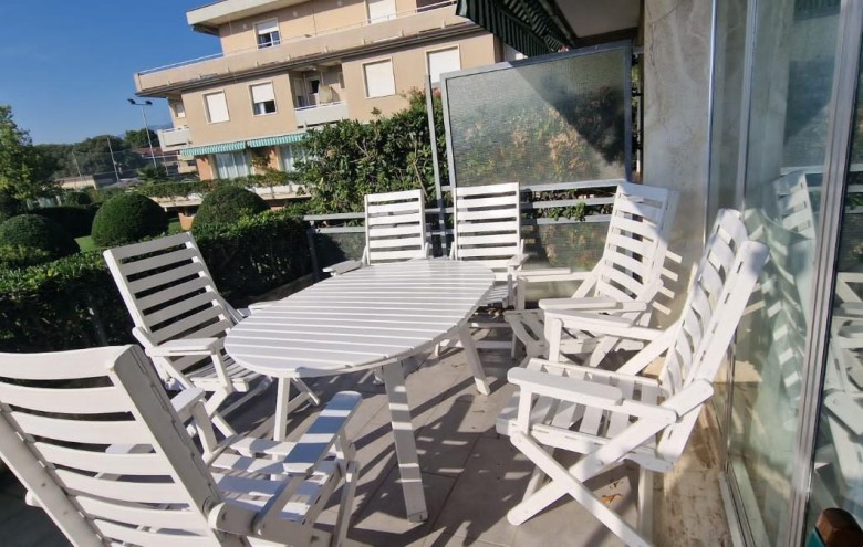 Appartamento in vendita a Montignoso