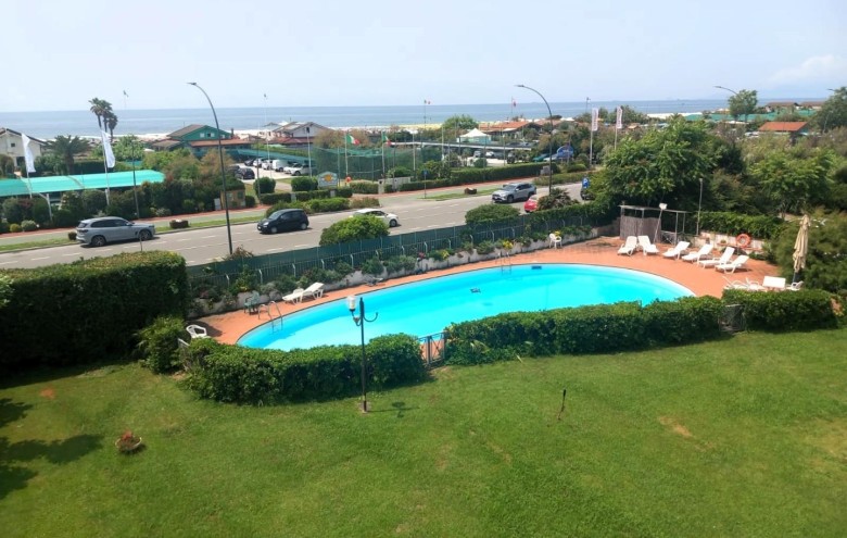 Appartamento in vendita a Montignoso