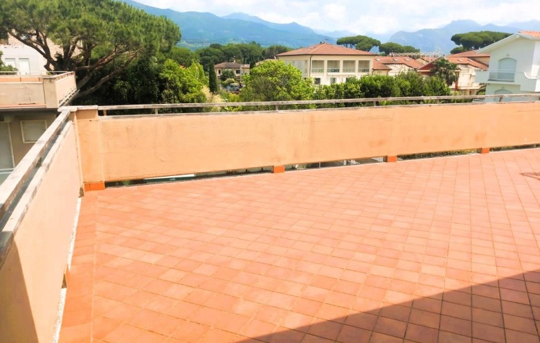 Appartamento in vendita a Montignoso