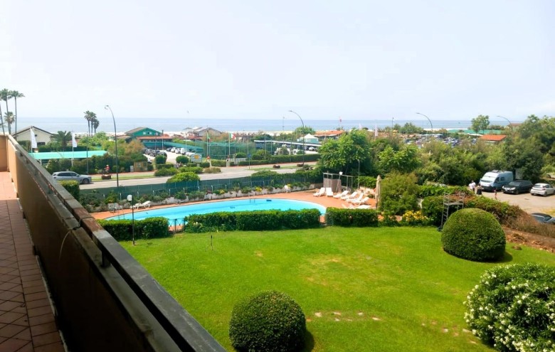 Appartamento in vendita a Montignoso